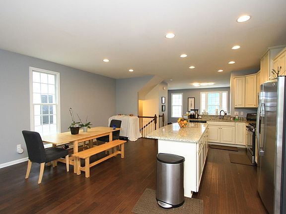 5th image of 129 Parkway Ct