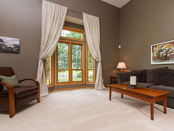 2nd image of 3045 Meadow Brook Ct