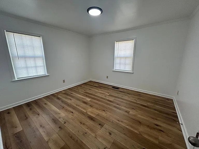 1021 N Lafayette Ave — Photo 10