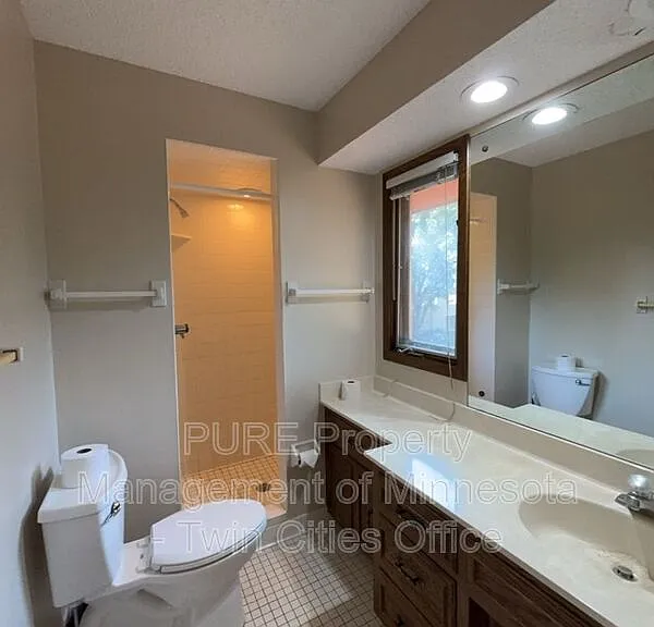 7420 Hyde Park Cir — Photo 30