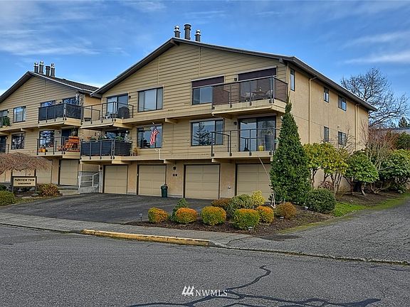 2 Buildings with 4 units per building.  Unit C is the top floor on the right.