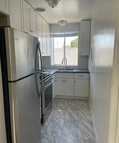 1809 E 4th St #10 — Photo 3