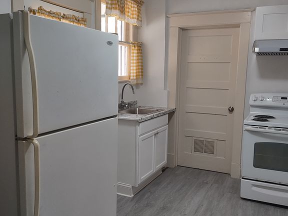3rd image of 141 Forrest Ave