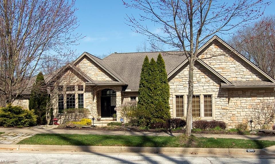 1st image of 1095 Riverwoods Dr