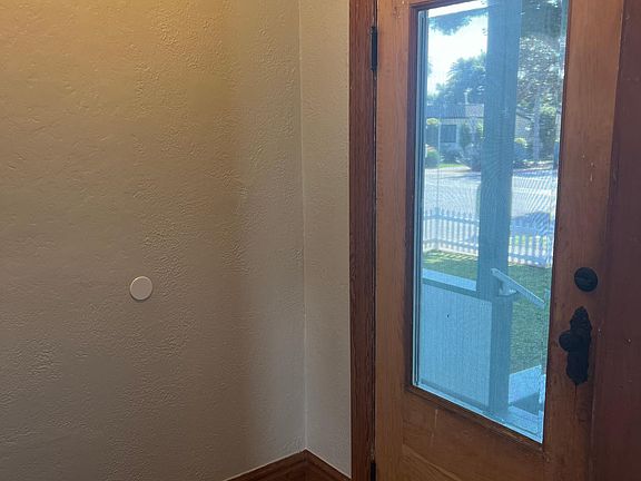 5th image of 4190 Lincoln Ave