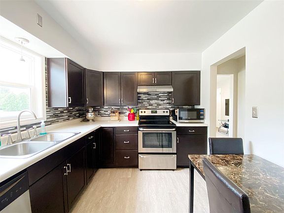 2nd image of 570 Drury Pl