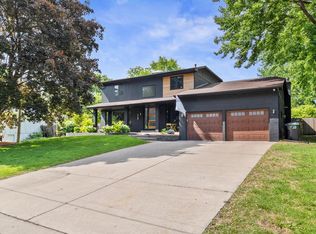 6130 Wynnwood Rd, Golden Valley, MN 55422