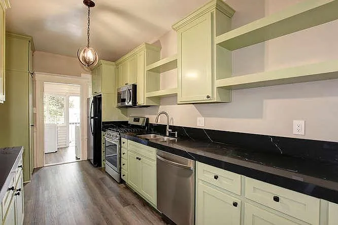 1821 Capitol Ave — Photo 2