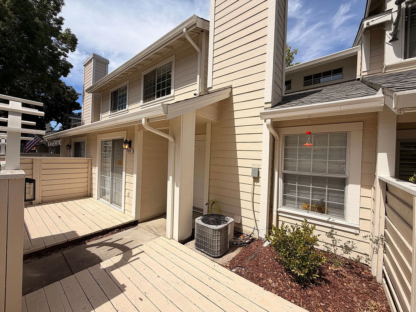 Stunning Two Floor 3bd/2.5ba Townhome In Pleasanton Ca — Photo 2