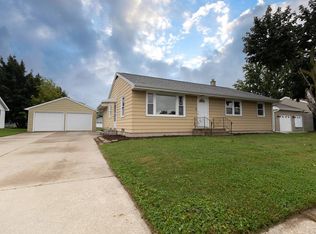 214 E Towne Dr, Hortonville, WI 54944