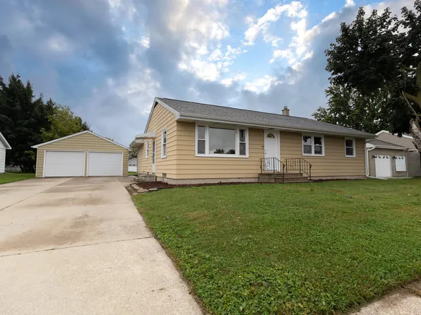 214 E Towne Dr, Hortonville, WI 54944