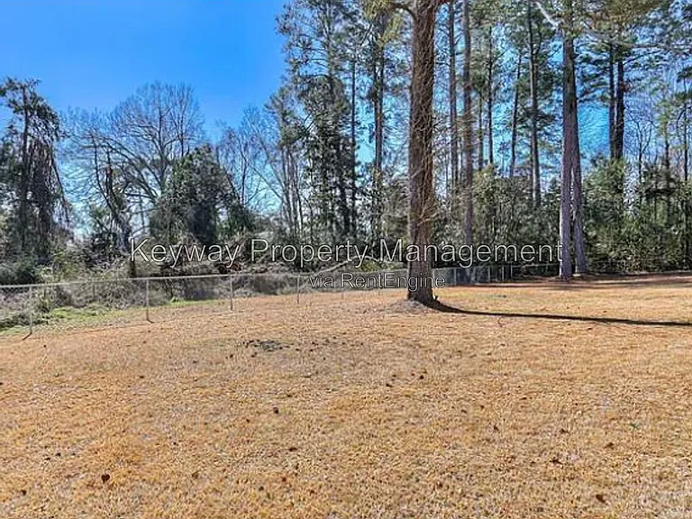 2204 Sandra Ct — Photo 22