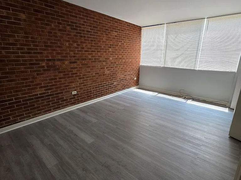 217 N Lindsay St — Photo 5