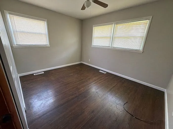 457 Shepley Dr — Photo 7