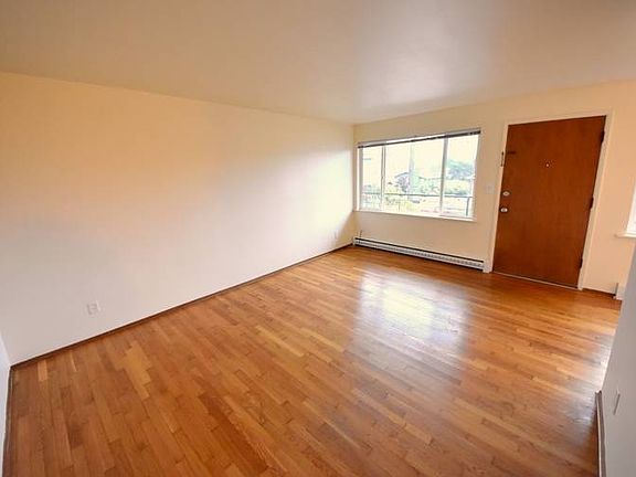 3rd image of 1123 Taylor Ave N APT 2