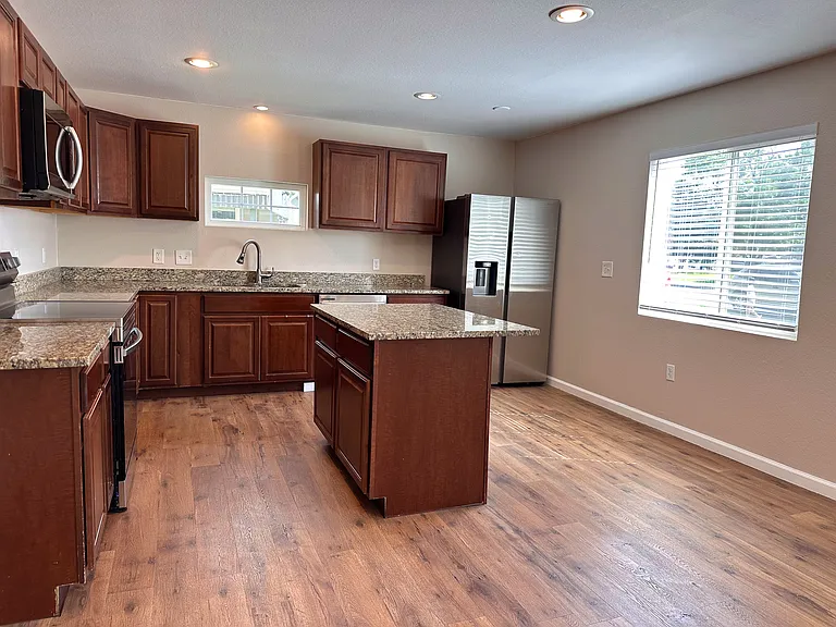 898 Oswego St — Photo 14