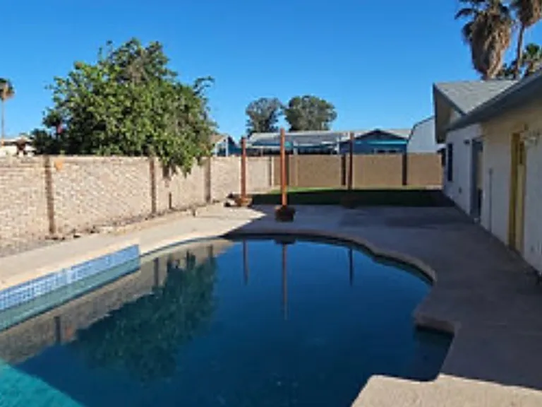2911 S Rainbow Ave — Photo 2