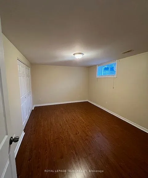 685 Everlasting Cres #B — Photo 11