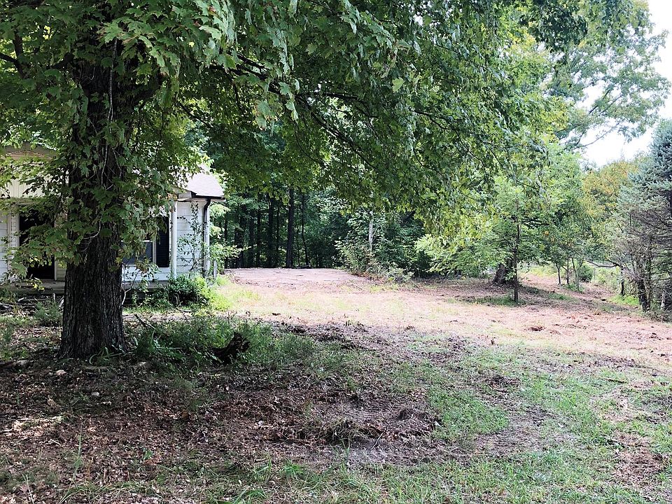 2nd image of 2075 Linda Ln