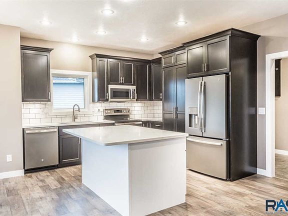 5th image of 232 Central Cir