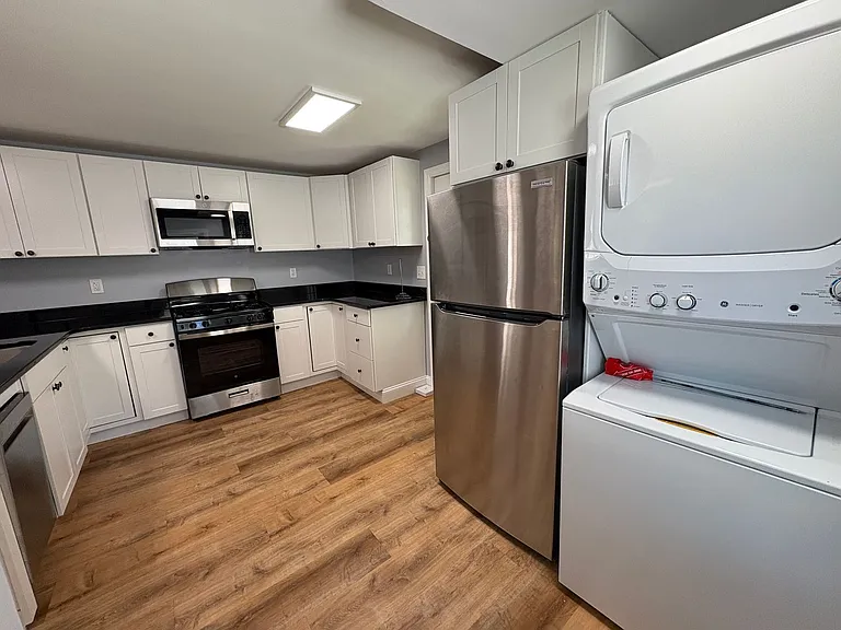 213 Dewitt Ave — Photo 7