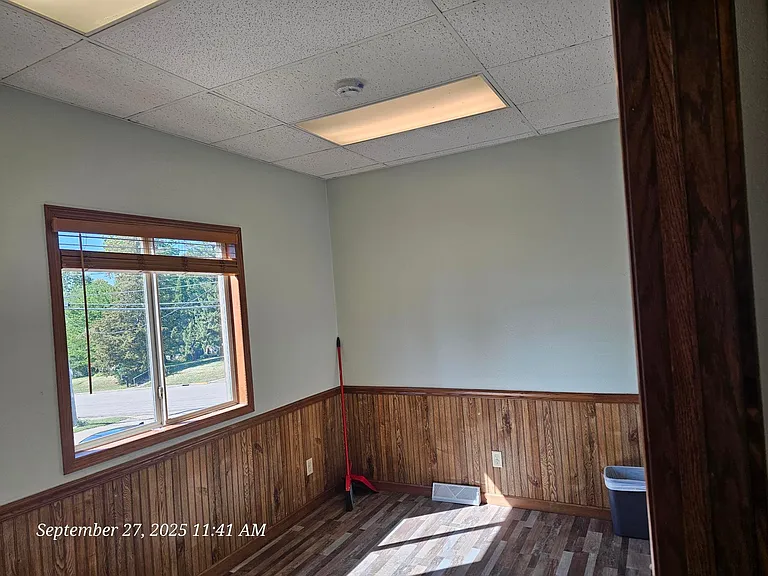 615 S Chestnut St #UPSTAIRS UNITS — Photo 4