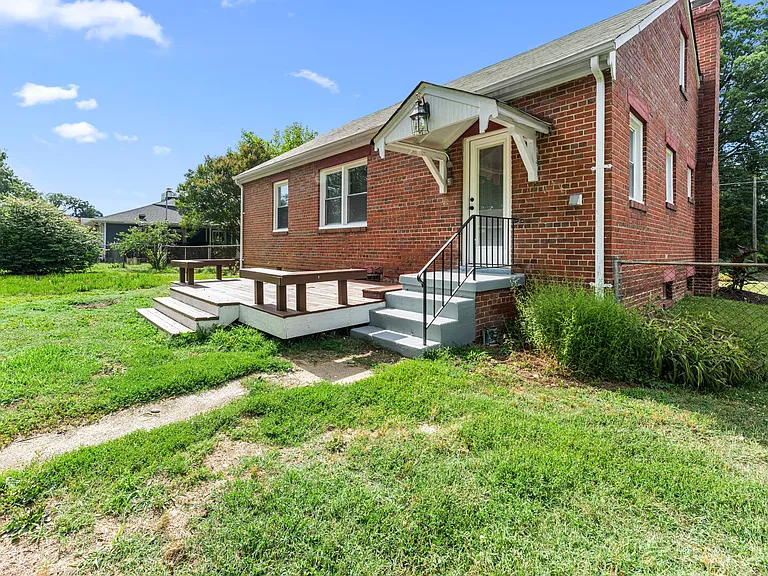 2501 Williams St — Photo 4