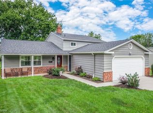 3270 Higley Rd, Rocky River, OH 44116