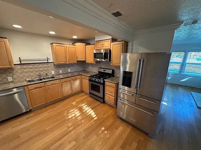 850 E Garland Ave — Photo 5