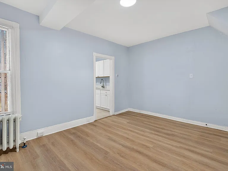 136 N Farson St — Photo 15