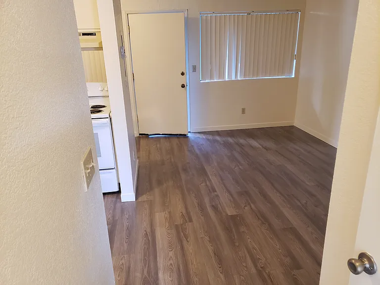 1262 Murray Ave — Photo 6