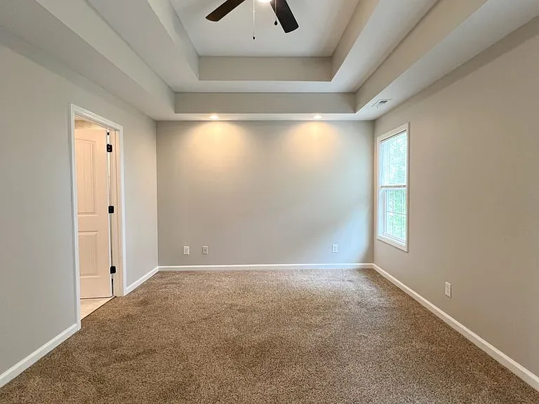 358 Chalet Cir — Photo 19