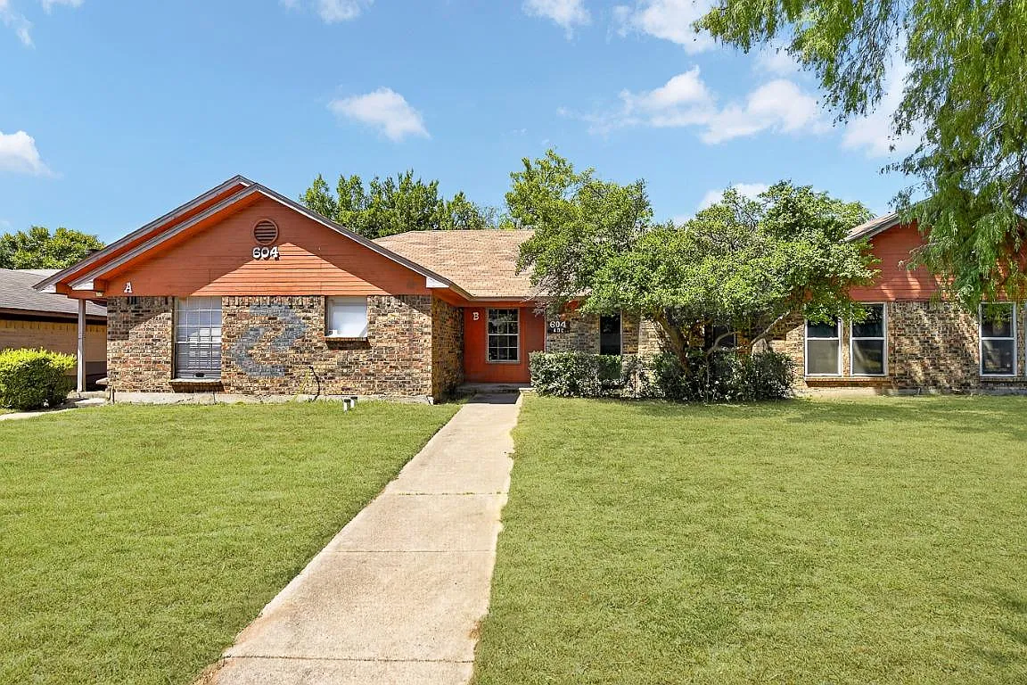 2 bed, 1.5 bath, 1103 sqft, $1,450 — Photo 1