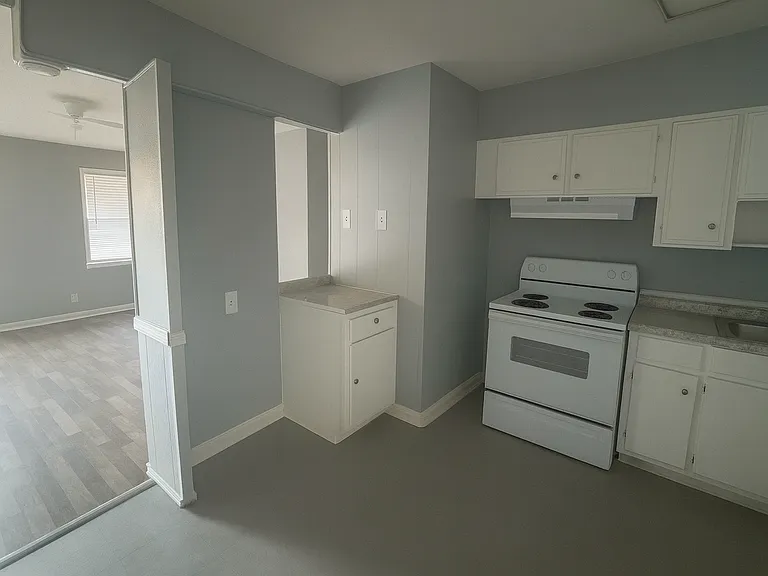 3554 Plymouth Dr — Photo 3