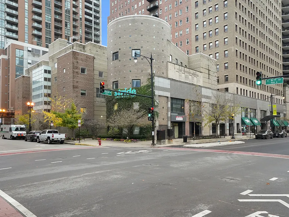 40 E 9th St #1015