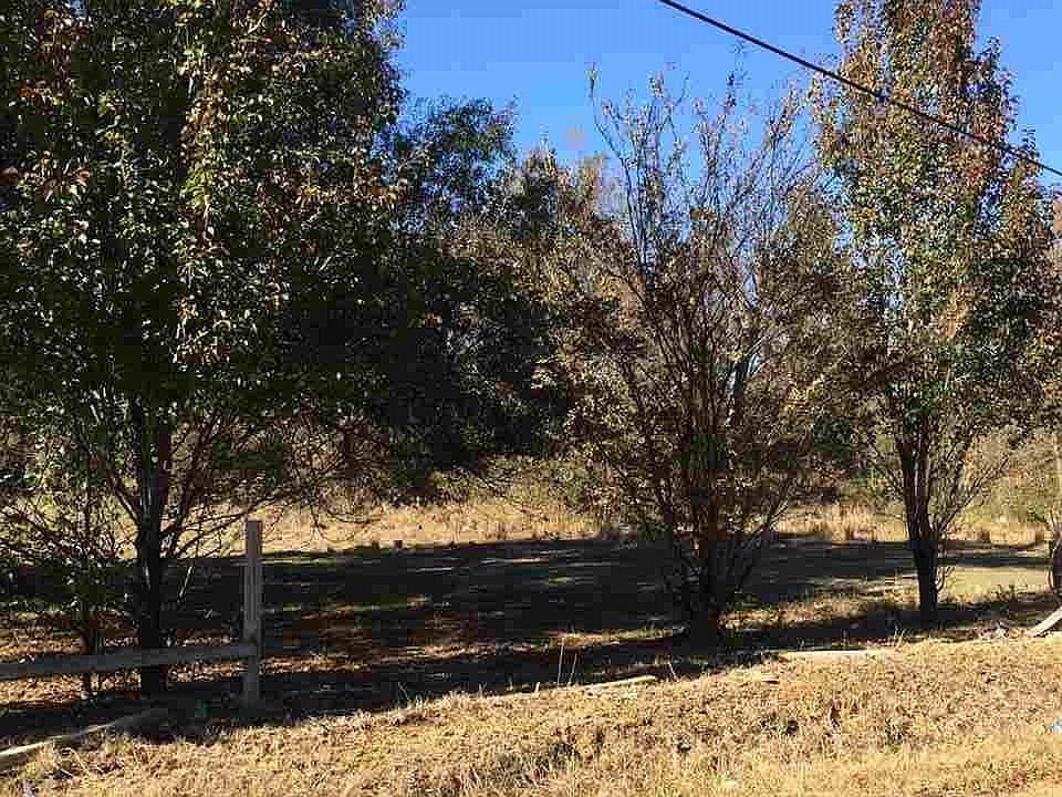 2nd image of 121 Hawkins Thompson Ln