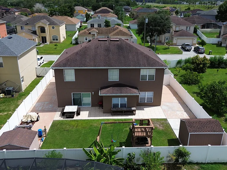 330 Aldershot Ct — Photo 38