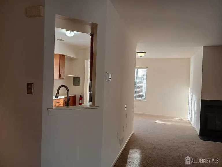 1081 Schmidt Ln — Photo 4
