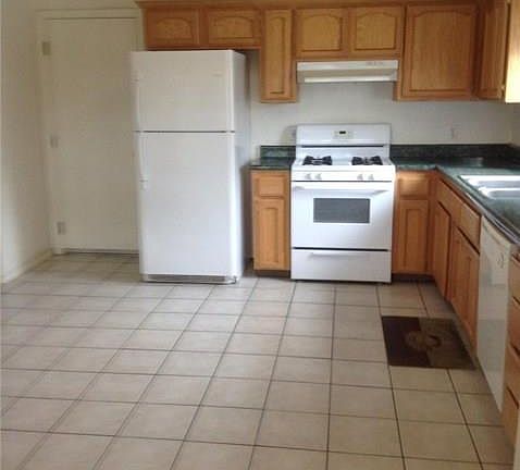 5th image of 25544 Whitworth Dr N