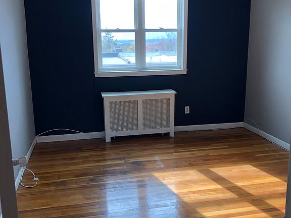 2nd image of 14 Hodges Pl