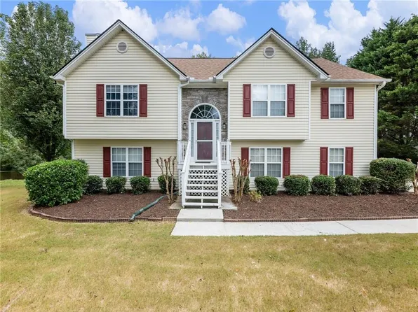 109 Kiley Dr, Hoschton, GA 30548
