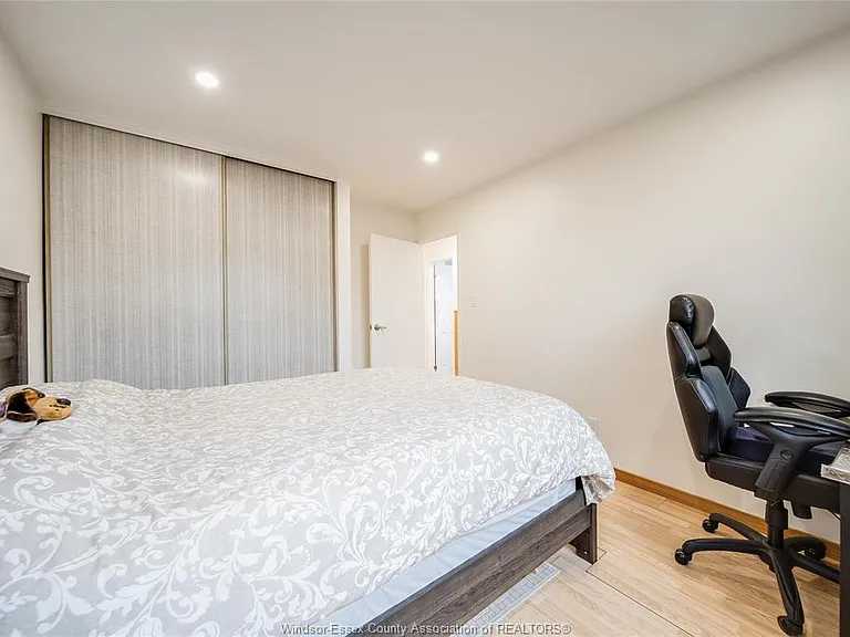 1229 Arncliffe Pl — Photo 17