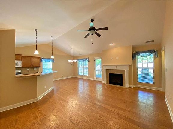 5th image of 4632 Hidden Creek Dr