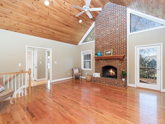 4th image of 12 River Hill Pl