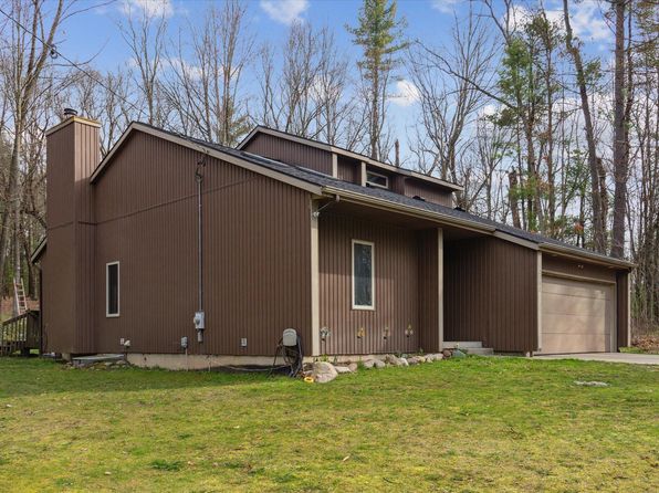 12717 White Swan Dr, Greenville, MI 48838