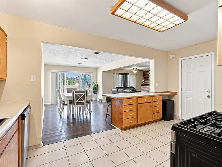 3707 Comanche Rd NE — Photo 5