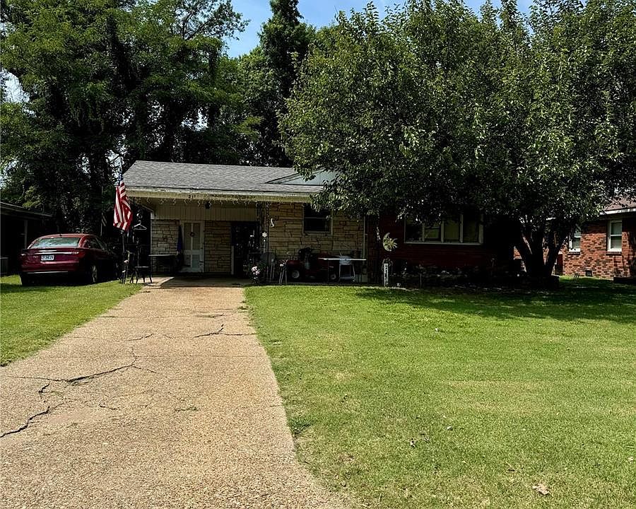 2nd image of 211 Barbara Dr