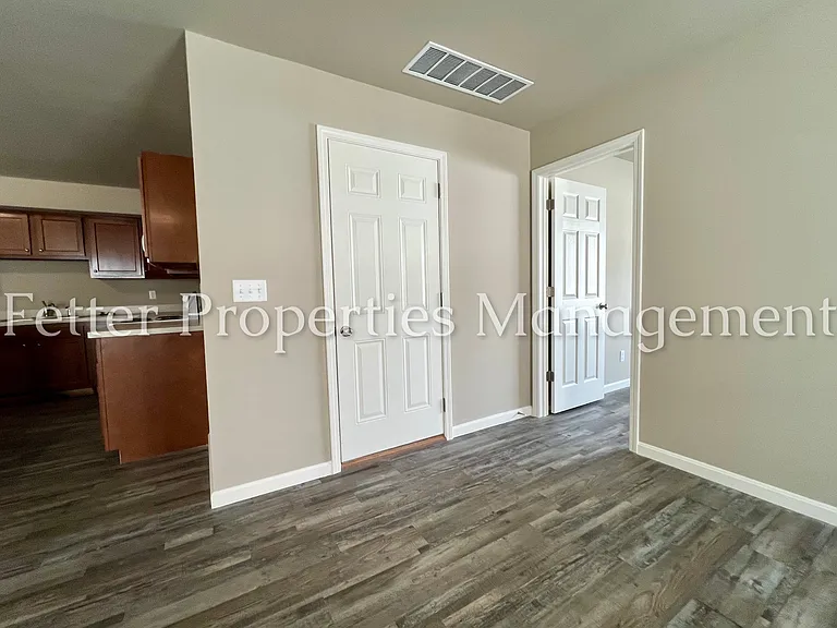 5248 Canyon Cir #C — Photo 15
