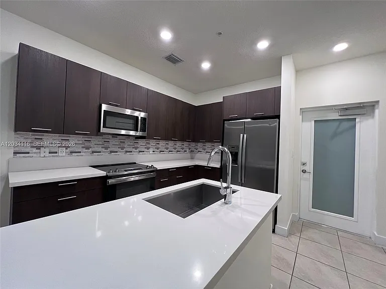 8265 NW 41st St #C-405 — Photo 5