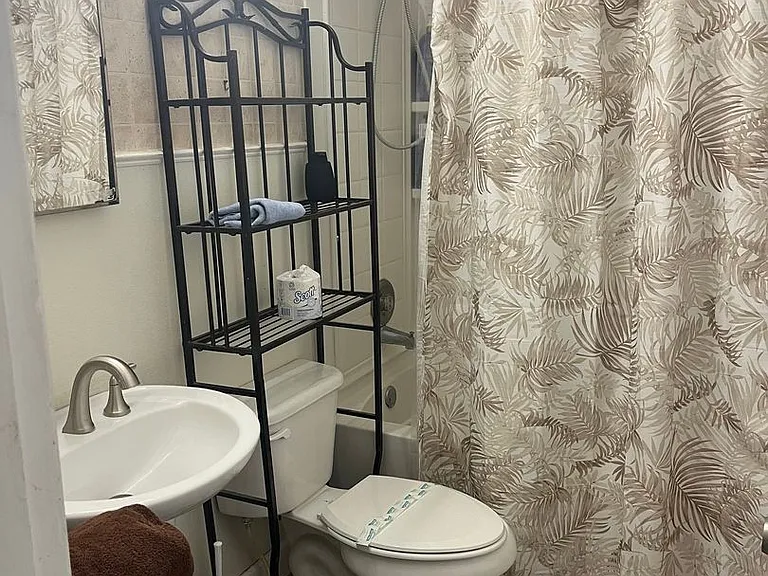 2 Meier St #B — Photo 2